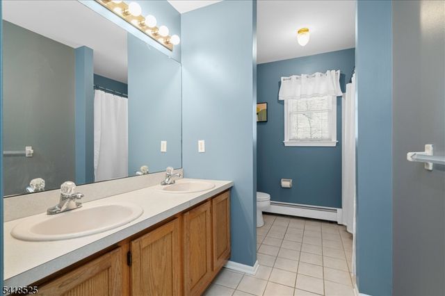 3 Magnolia Ct, Roxbury Twp., NJ 07876