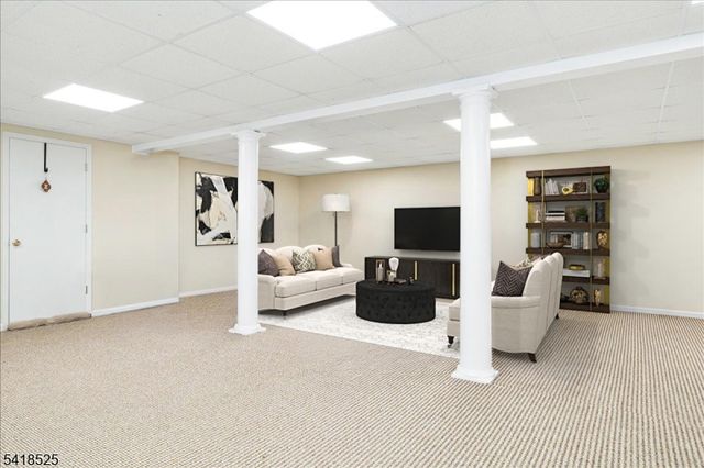 3 Magnolia Ct, Roxbury Twp., NJ 07876