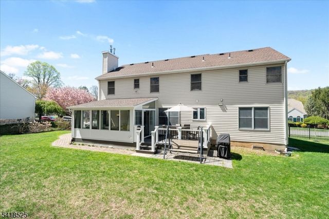 3 Magnolia Ct, Roxbury Twp., NJ 07876