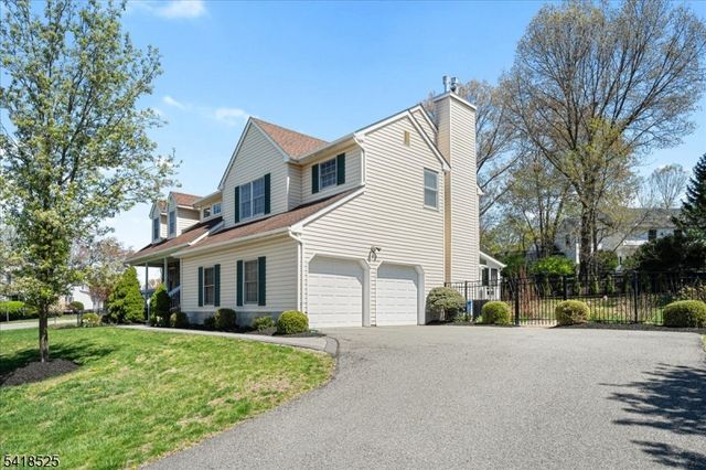 3 Magnolia Ct, Roxbury Twp., NJ 07876