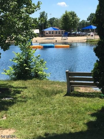 3 Magnolia Ct, Roxbury Twp., NJ 07876