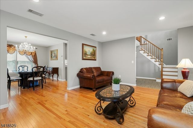 3 Magnolia Ct, Roxbury Twp., NJ 07876