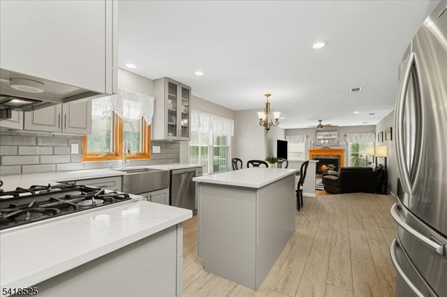 3 Magnolia Ct, Roxbury Twp., NJ 07876