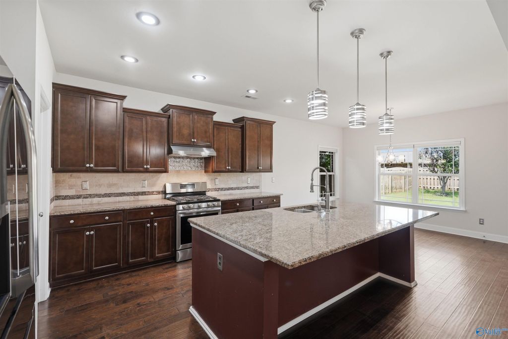 3011 Magnolia Leaf Circle SE, Owens Cross Roads, AL 35763