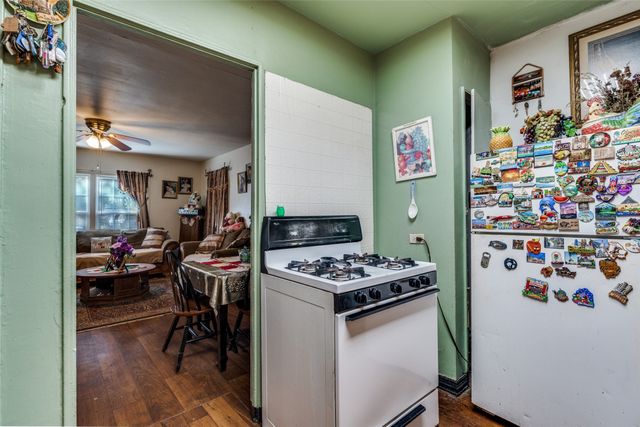 2833 Falls Drive, Dallas, TX 75211