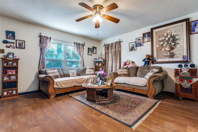 2833 Falls Drive, Dallas, TX 75211