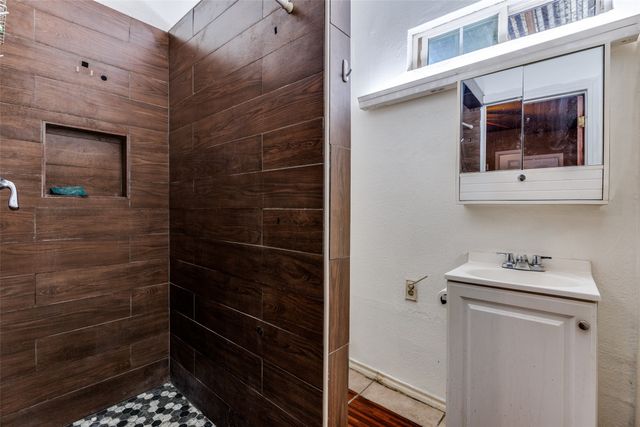 2833 Falls Drive, Dallas, TX 75211