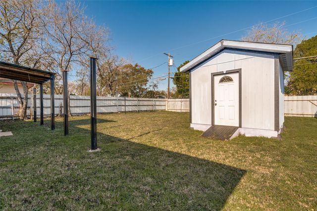 2833 Falls Drive, Dallas, TX 75211