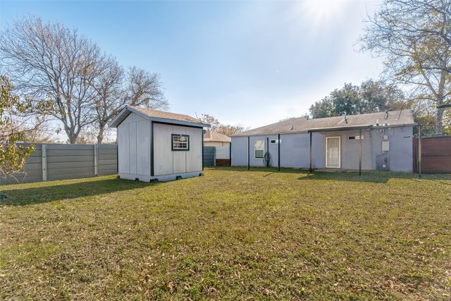 2833 Falls Drive, Dallas, TX 75211