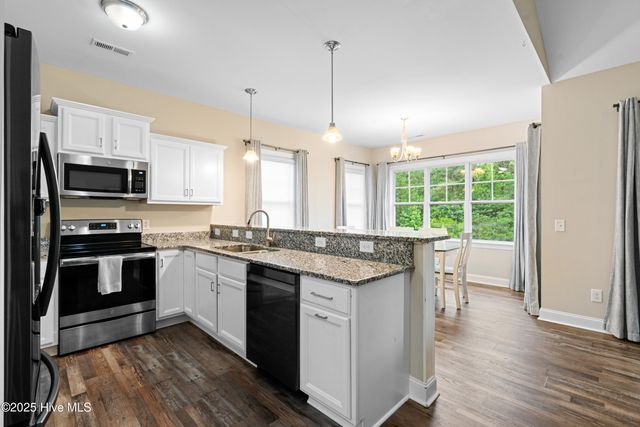 380 Avendale Drive, Rocky Point, NC 28457