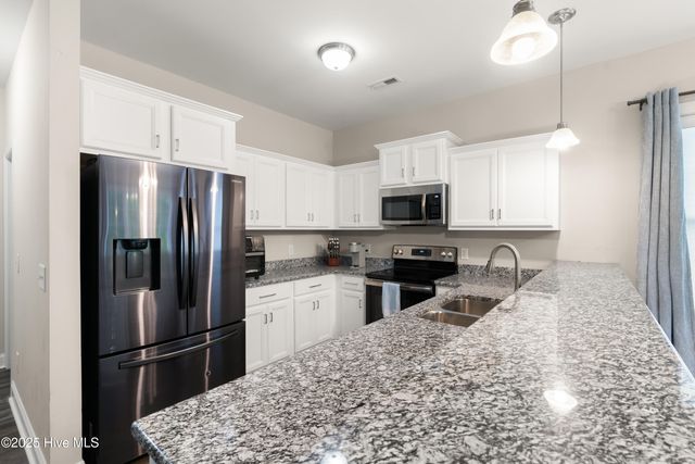 380 Avendale Drive, Rocky Point, NC 28457