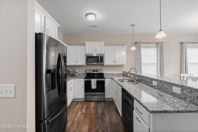 380 Avendale Drive, Rocky Point, NC 28457