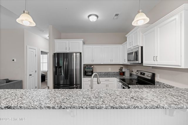 380 Avendale Drive, Rocky Point, NC 28457