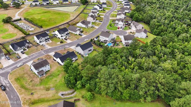 380 Avendale Drive, Rocky Point, NC 28457