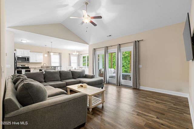 380 Avendale Drive, Rocky Point, NC 28457