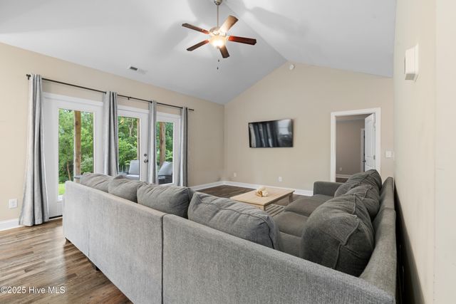 380 Avendale Drive, Rocky Point, NC 28457