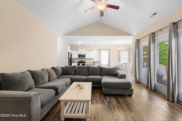 380 Avendale Drive, Rocky Point, NC 28457