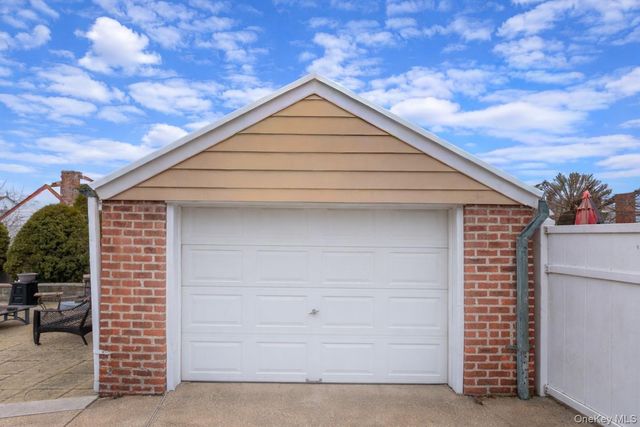 5643 195th Street, Fresh Meadows, NY 11365