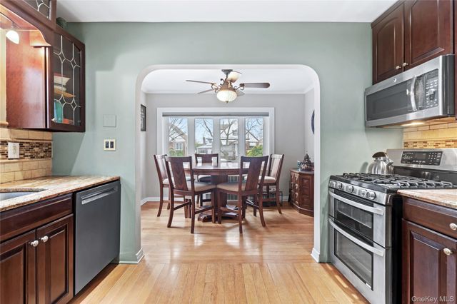 5643 195th Street, Fresh Meadows, NY 11365