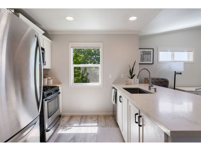 15056 Nw CENTRAL Dr 702, Portland, OR 97229