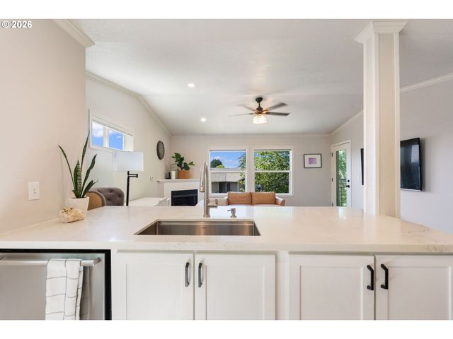 15056 Nw CENTRAL Dr 702, Portland, OR 97229