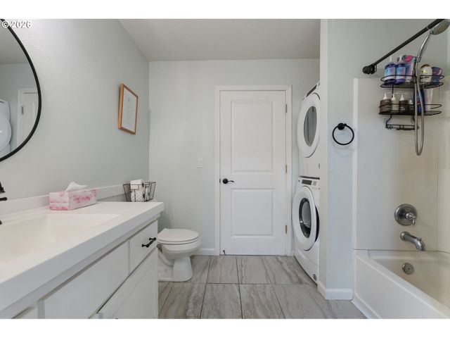 15056 Nw CENTRAL Dr 702, Portland, OR 97229