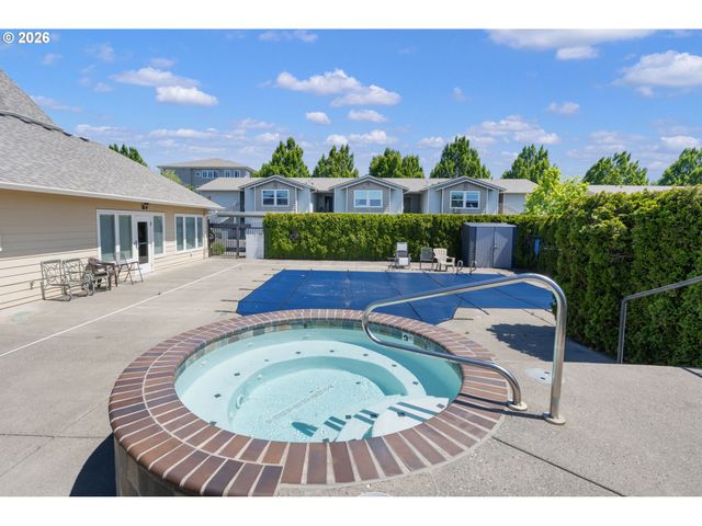 15056 Nw CENTRAL Dr 702, Portland, OR 97229