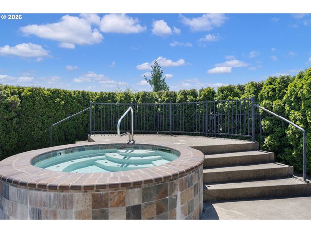 15056 Nw CENTRAL Dr 702, Portland, OR 97229