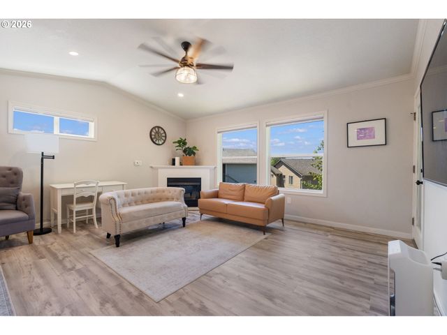 15056 Nw CENTRAL Dr 702, Portland, OR 97229