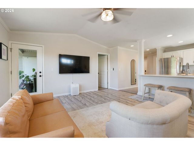 15056 Nw CENTRAL Dr 702, Portland, OR 97229
