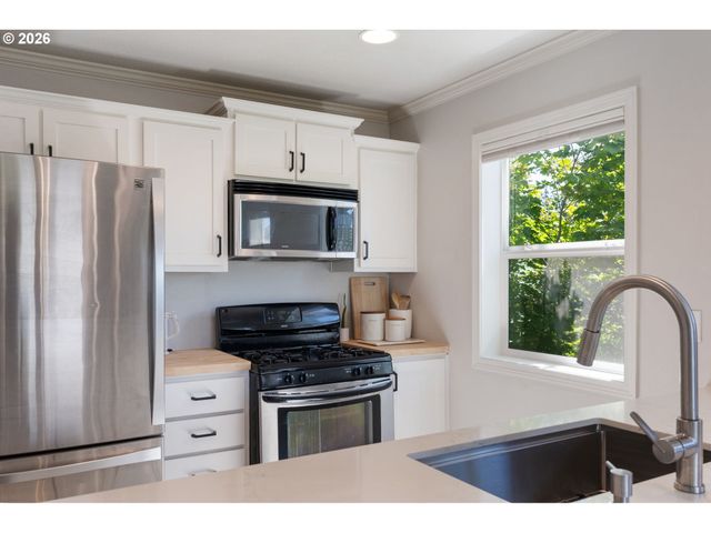 15056 Nw CENTRAL Dr 702, Portland, OR 97229