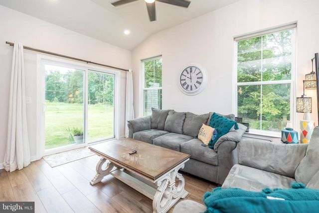 1025 MARIWILL DR, Quakertown, PA 18951