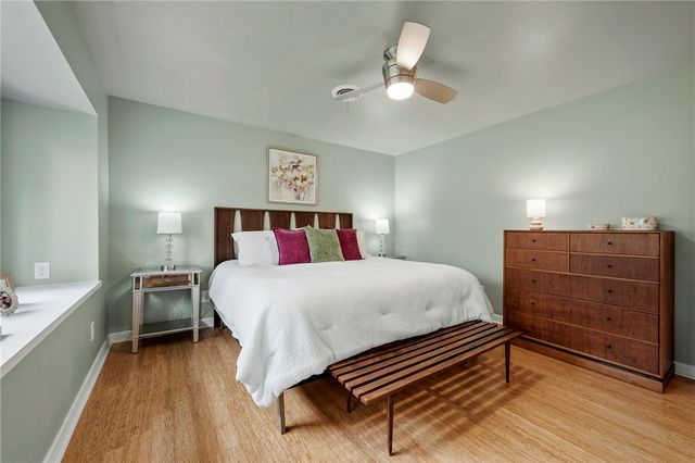 303 Brookside Drive E, Bryan, TX 77801
