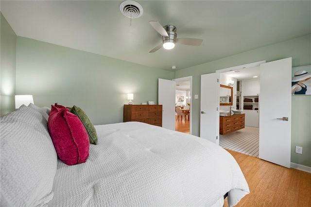 303 Brookside Drive E, Bryan, TX 77801