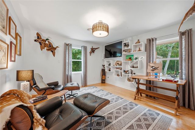 303 Brookside Drive E, Bryan, TX 77801