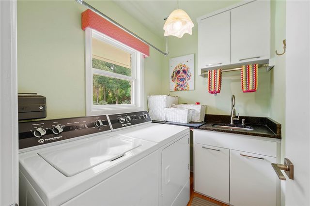 303 Brookside Drive E, Bryan, TX 77801