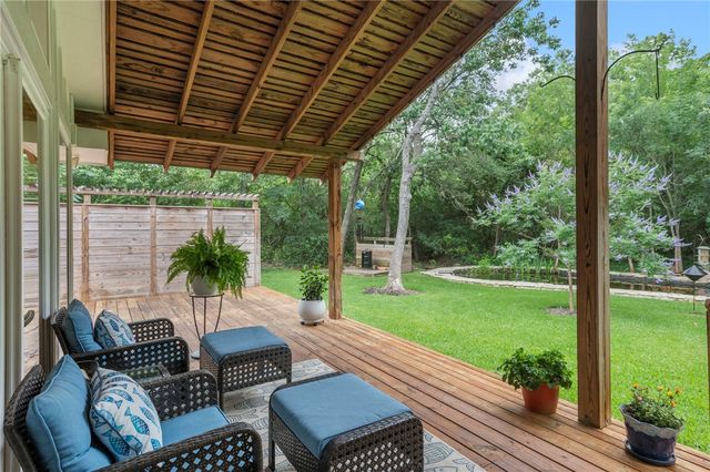303 Brookside Drive E, Bryan, TX 77801