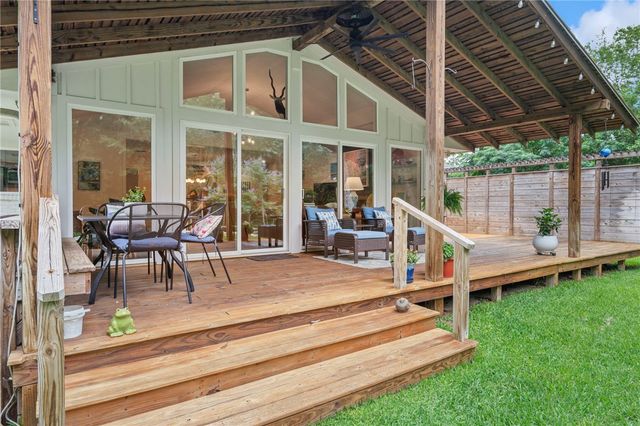303 Brookside Drive E, Bryan, TX 77801