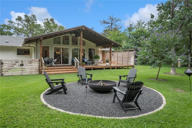 303 Brookside Drive E, Bryan, TX 77801