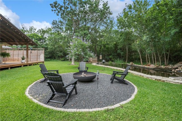 303 Brookside Drive E, Bryan, TX 77801