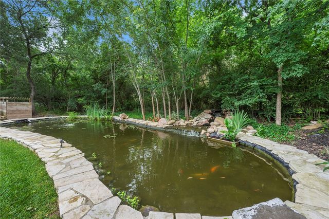 303 Brookside Drive E, Bryan, TX 77801