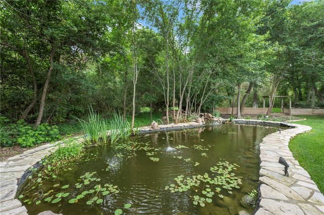 303 Brookside Drive E, Bryan, TX 77801