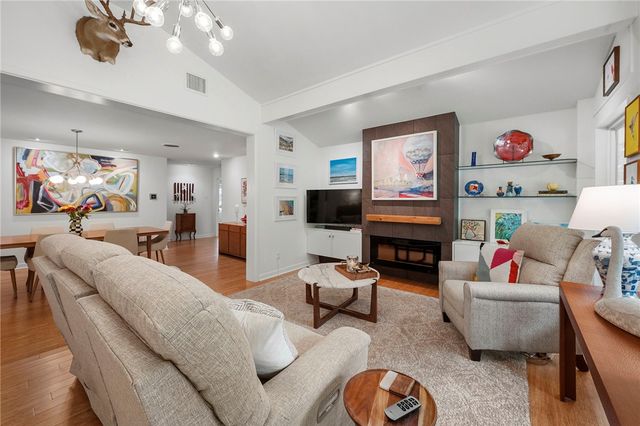 303 Brookside Drive E, Bryan, TX 77801