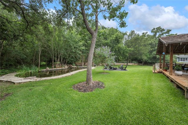 303 Brookside Drive E, Bryan, TX 77801