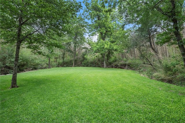 303 Brookside Drive E, Bryan, TX 77801