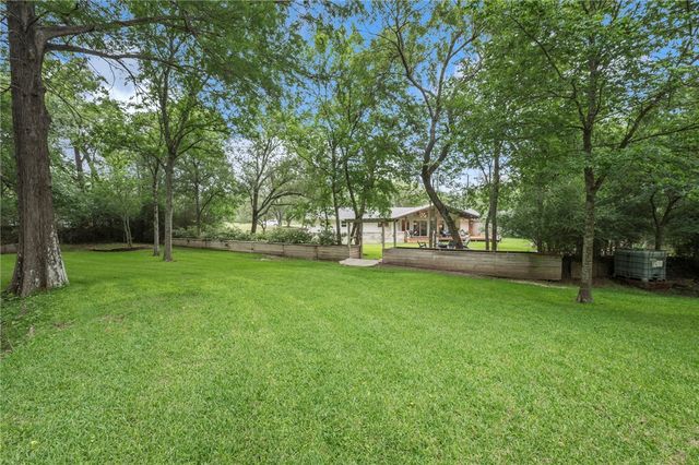 303 Brookside Drive E, Bryan, TX 77801