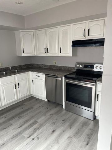 425 BLUE JACKET LN, Orlando, FL 32825