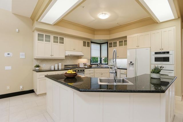 2060 Bunker Hill Drive, San Mateo, CA 94402