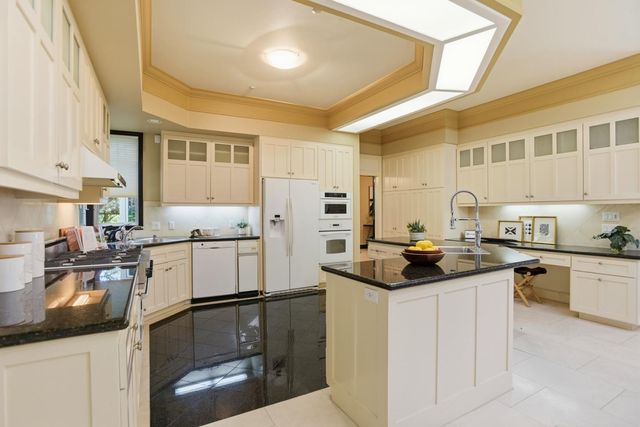 2060 Bunker Hill Drive, San Mateo, CA 94402