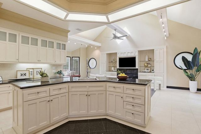 2060 Bunker Hill Drive, San Mateo, CA 94402